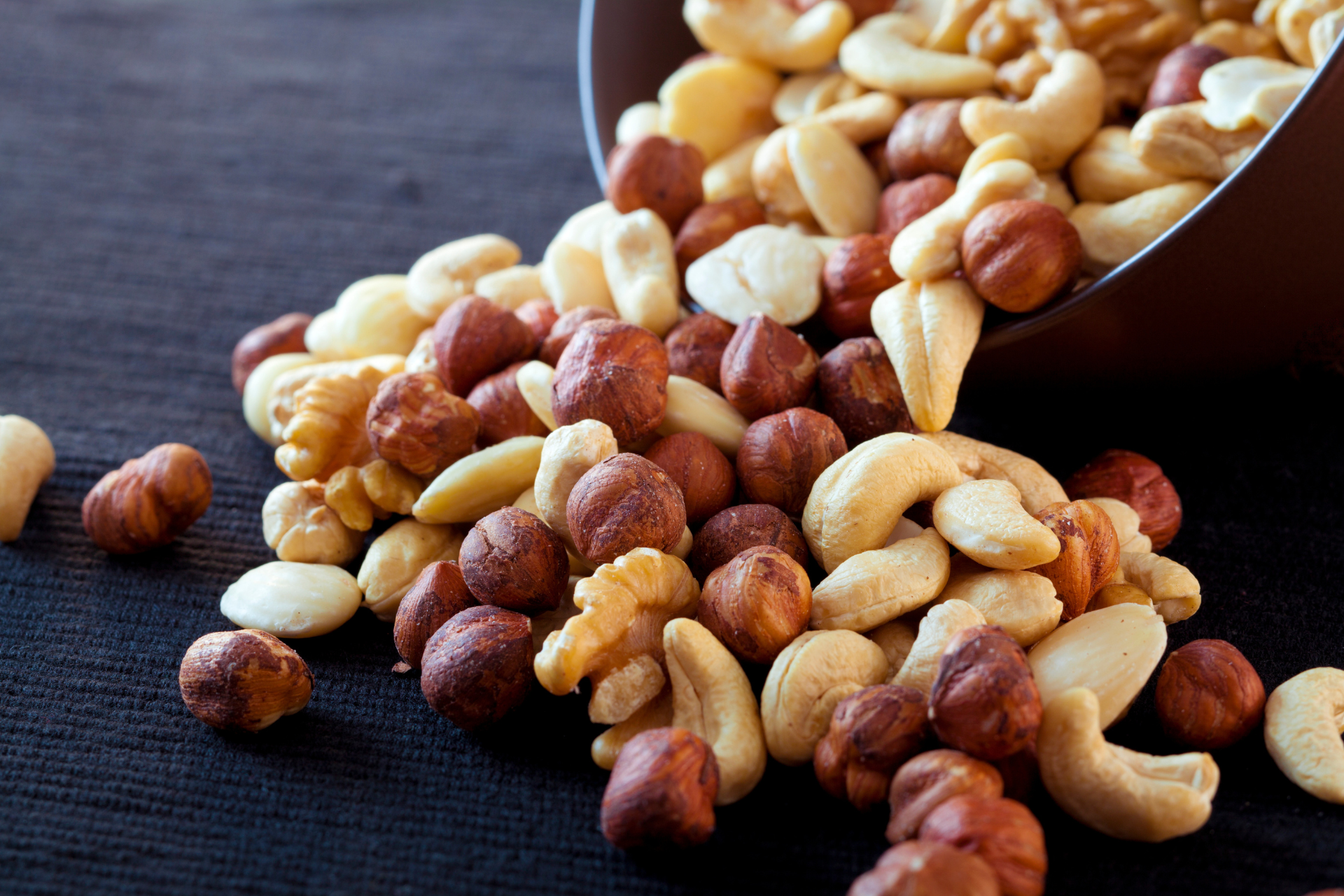 Gesund snacken mit Nüssen – Wirkung, Nährstoffe & Tipps